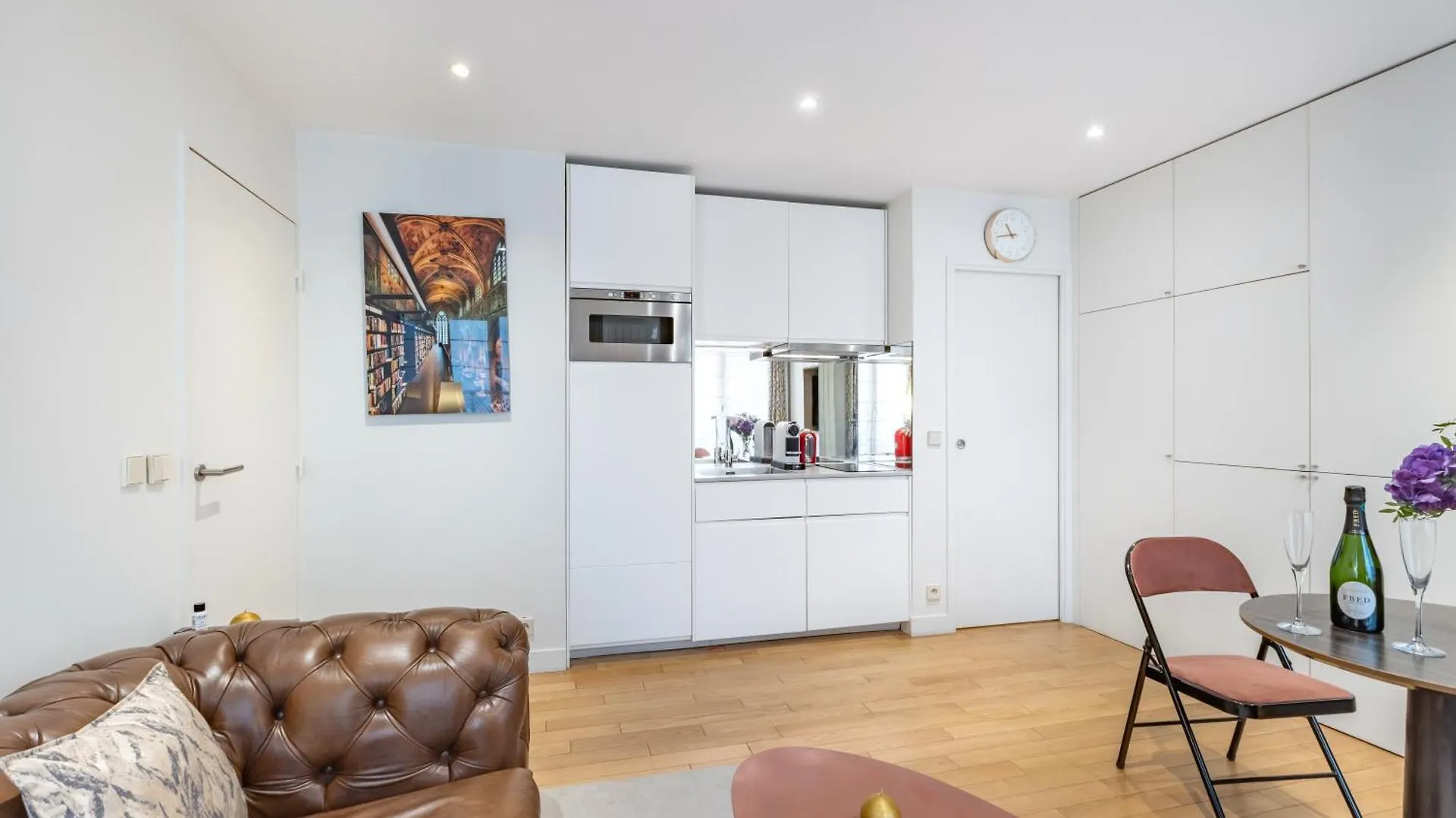 Apartment Cosy Au Coeur Du Triangle D Or Avec Climatisation Paris